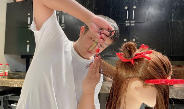 AG尊龙凯时- 尊龙凯时官方网站- APP下载昆明中级美发师